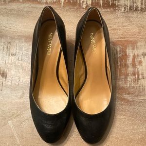 Size 6 black Nine West wedges